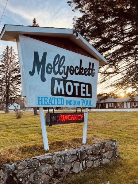 Classic Old Style Maine Motor Lodge In Tucker Carlson’s ‘Favorite Place’ To Be Auctioned Off