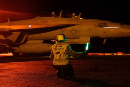 Trump Warns Iran: Any Attack in Strait of Hormuz Will Trigger U.S. Strikes on Iranian Infrastructure